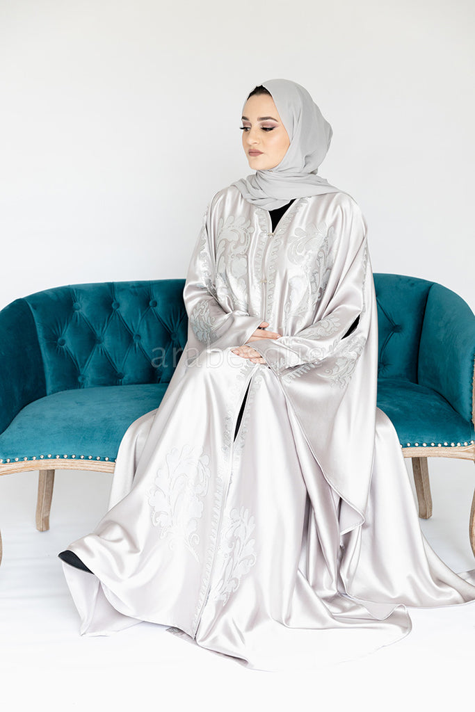 How to choose an Abaya as a wedding guest.