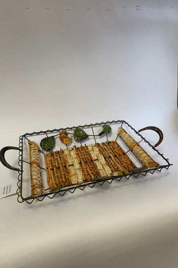 Straw decorated serving tray