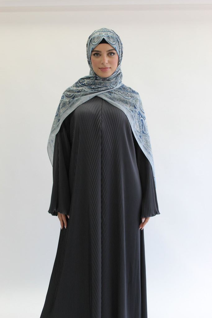 Charcoal Closed Abaya – Plain Pleated Design