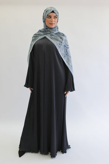 Charcoal Closed Abaya – Plain Pleated Design