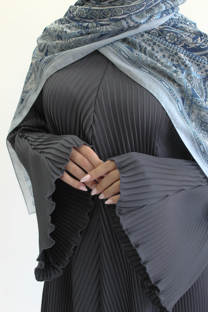 Charcoal Closed Abaya – Plain Pleated Design
