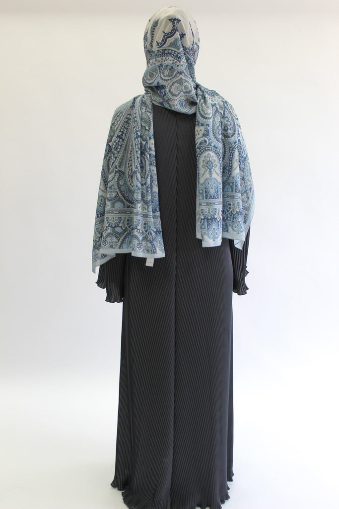 Charcoal Closed Abaya – Plain Pleated Design