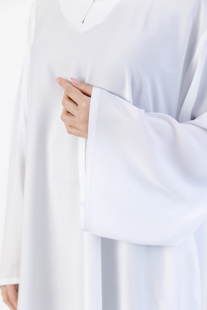 White Closed Abaya – Ripple Satin Fabric with Pocket