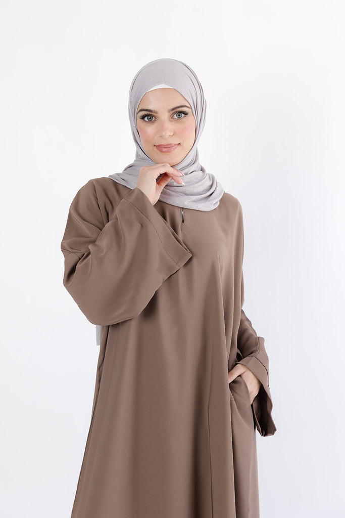 Brown Closed Abaya – Premium Plain Design with Pocket and Wide Sleeves