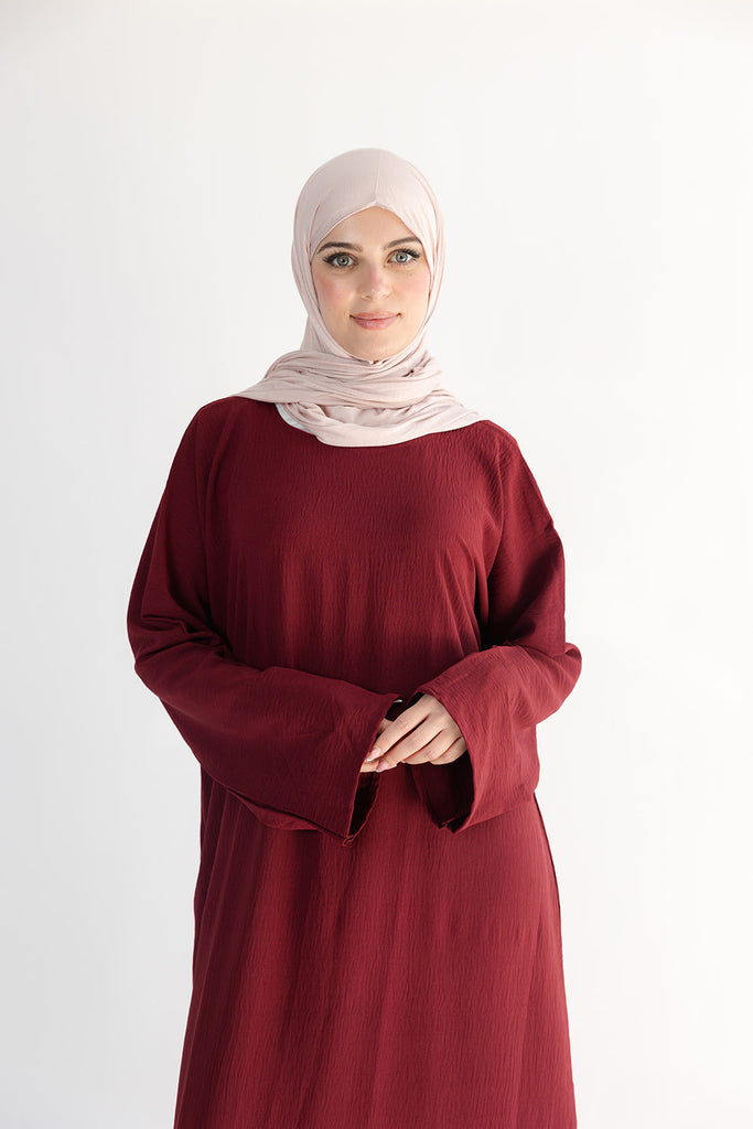 Maroon Closed Abaya – Crushed Polyester with Pocket