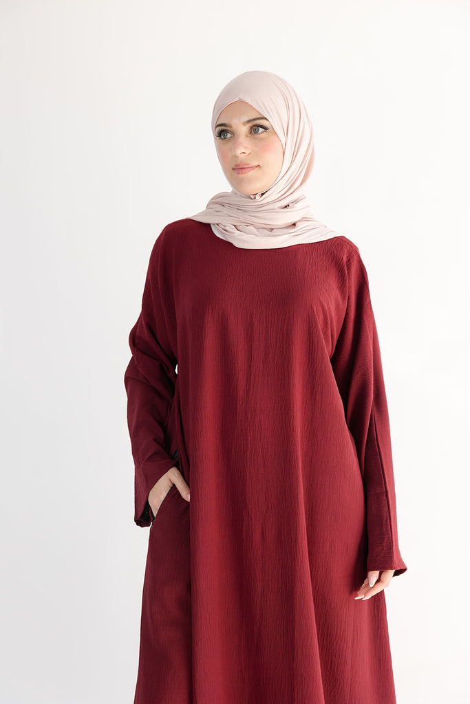 Maroon Closed Abaya – Crushed Polyester with Pocket