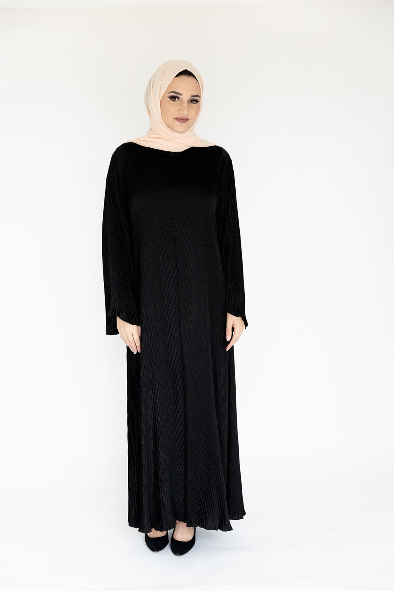 Black Plain Pleated Closed Abaya