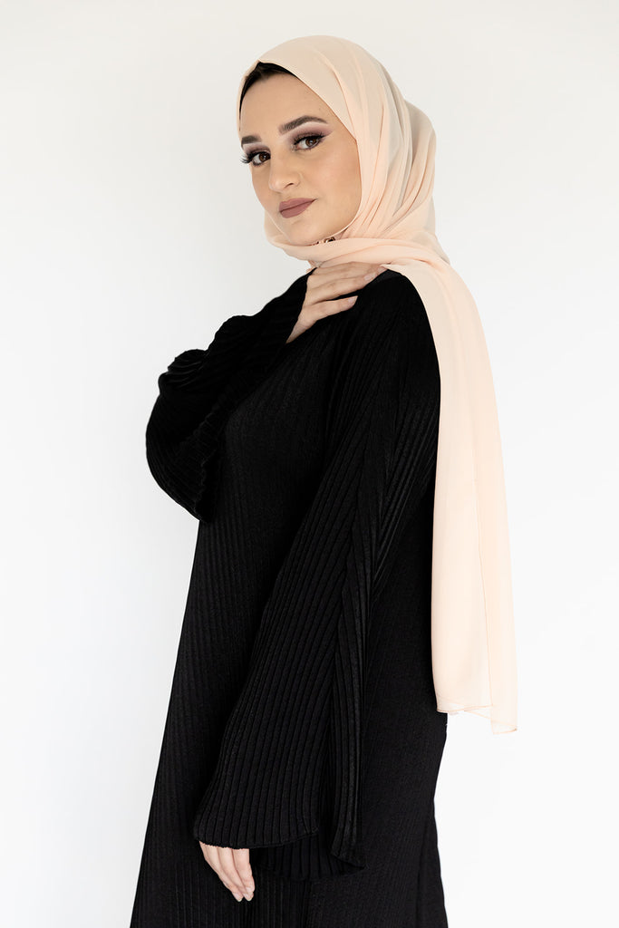 Black Closed Abaya – Plain Pleated Design