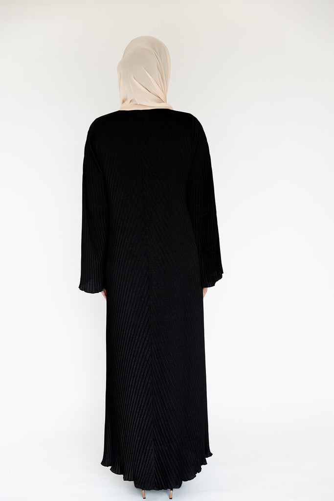 Black Closed Abaya – Plain Pleated Design