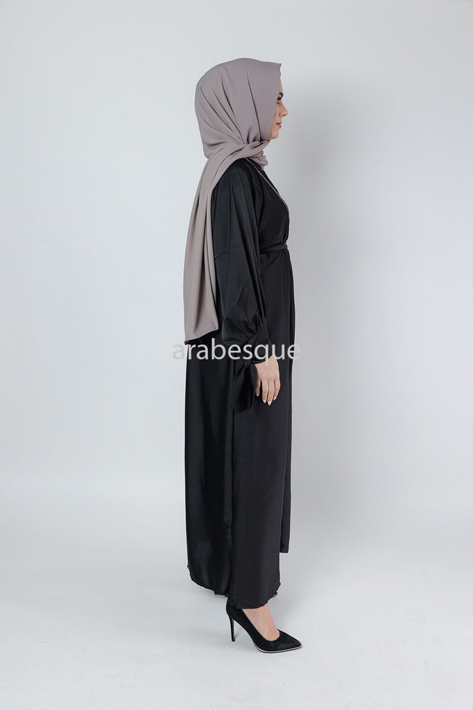 Black Closed Abaya – Luxurious Batwing Design with Diamante Detailing