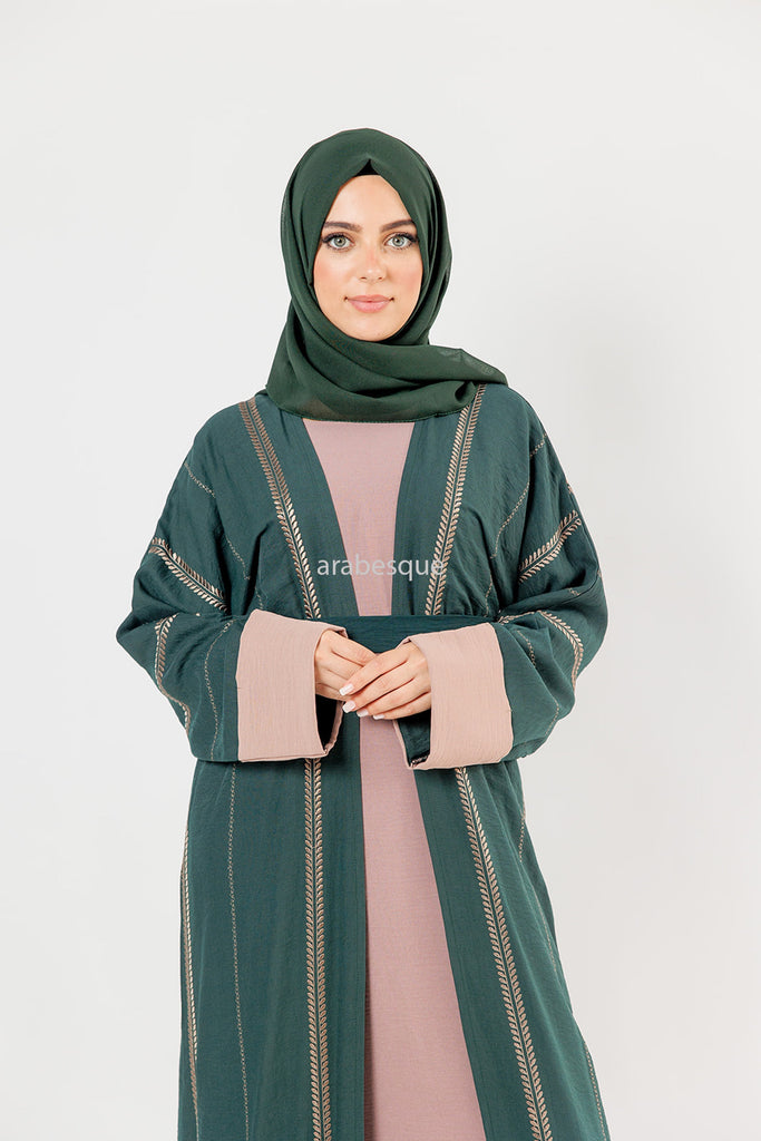 Green Two-Piece Abaya Set – Luxurious Crushed Polyester with Gold Embroidery and Belt