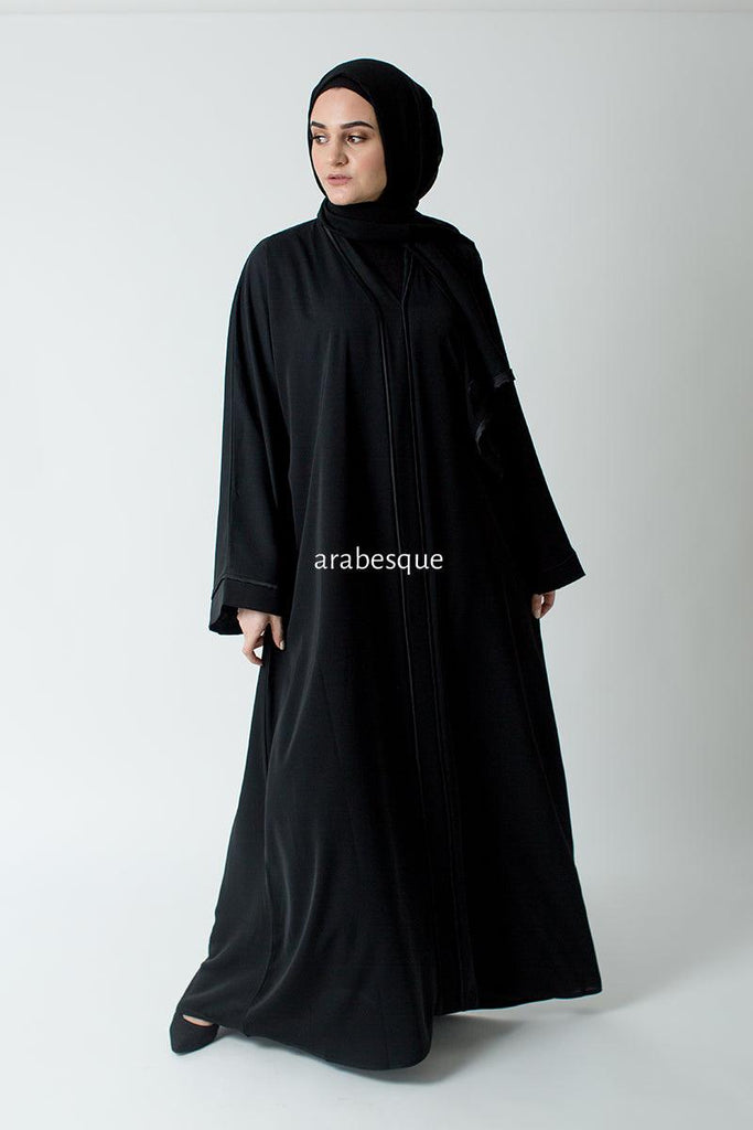 Premium Black Closed Abaya – Line Border Design with Pocket and Matching Scarf