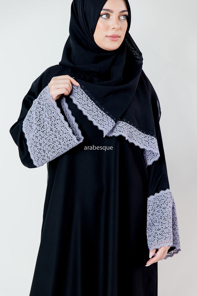 Black Closed Abaya – Elegant Lilac Lace Sleeve Design