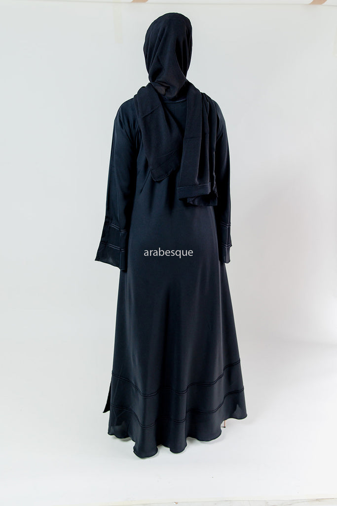 Black Closed Abaya – Elegant Umbrella Cut Design with Subtle Detailing
