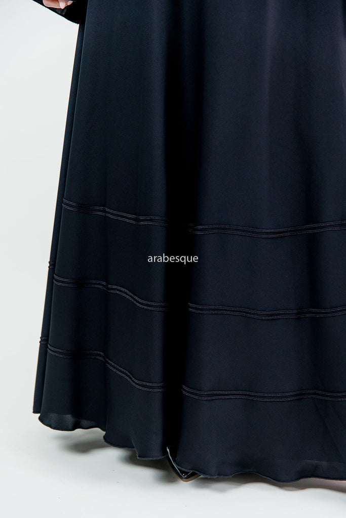 Black Closed Abaya – Elegant Umbrella Cut Design with Subtle Detailing