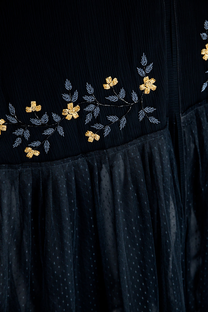 Black Open Abaya – Crushed Fabric Design with Net and Beaded Detailing