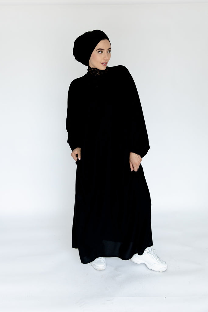 Black Closed Abaya – Elegant Nidha Farasha Design with Elastic Sleeves