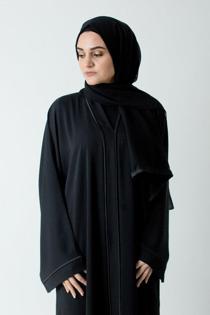 Black Border Closed Abaya | Classic Abaya's by Arabesque