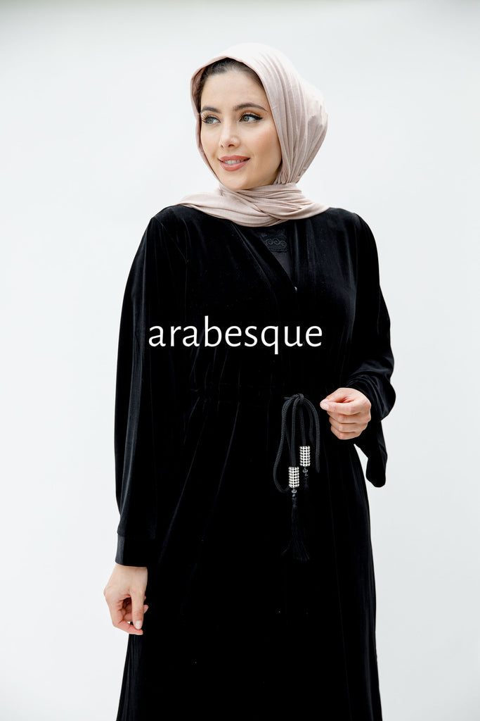 Black Open Abaya – Elegant Plain Velvet Design