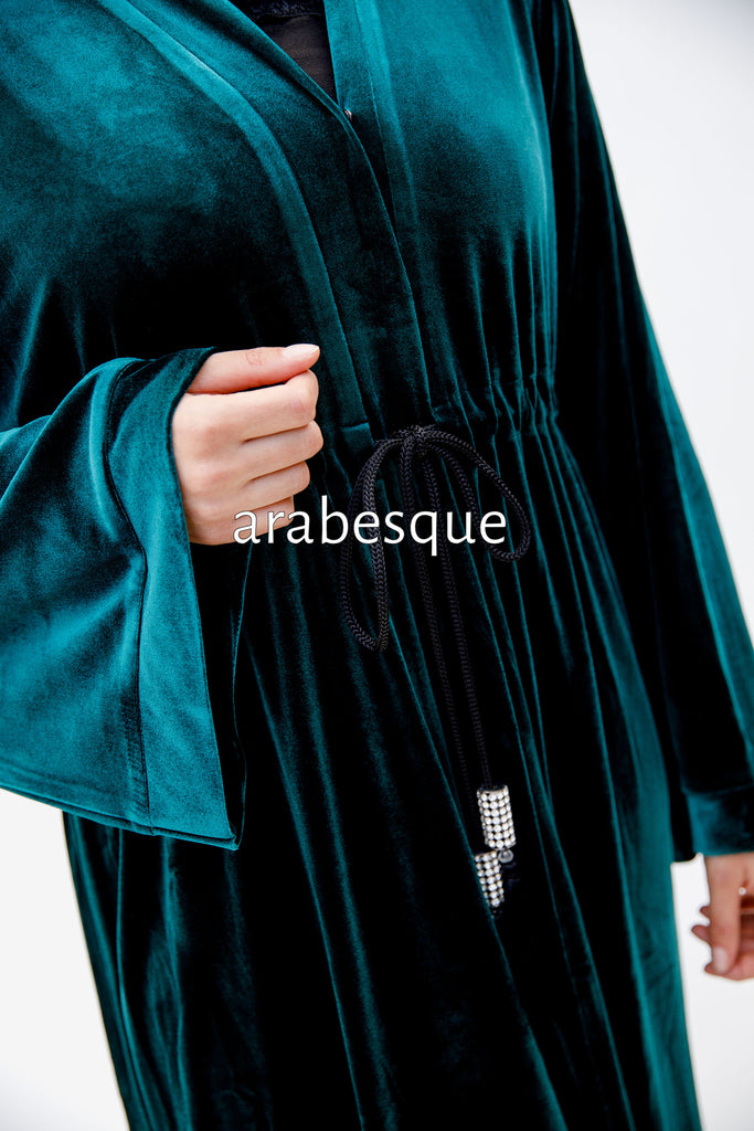 Dark Green Open Abaya – Elegant Plain Velvet Design